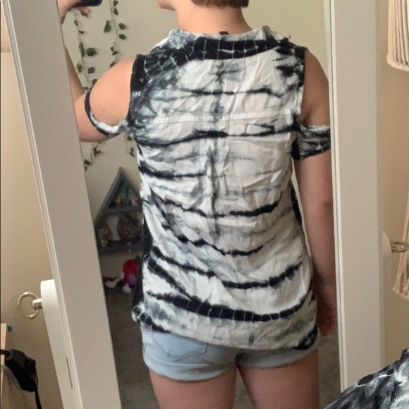 Collared button down - Picture 3 of 6